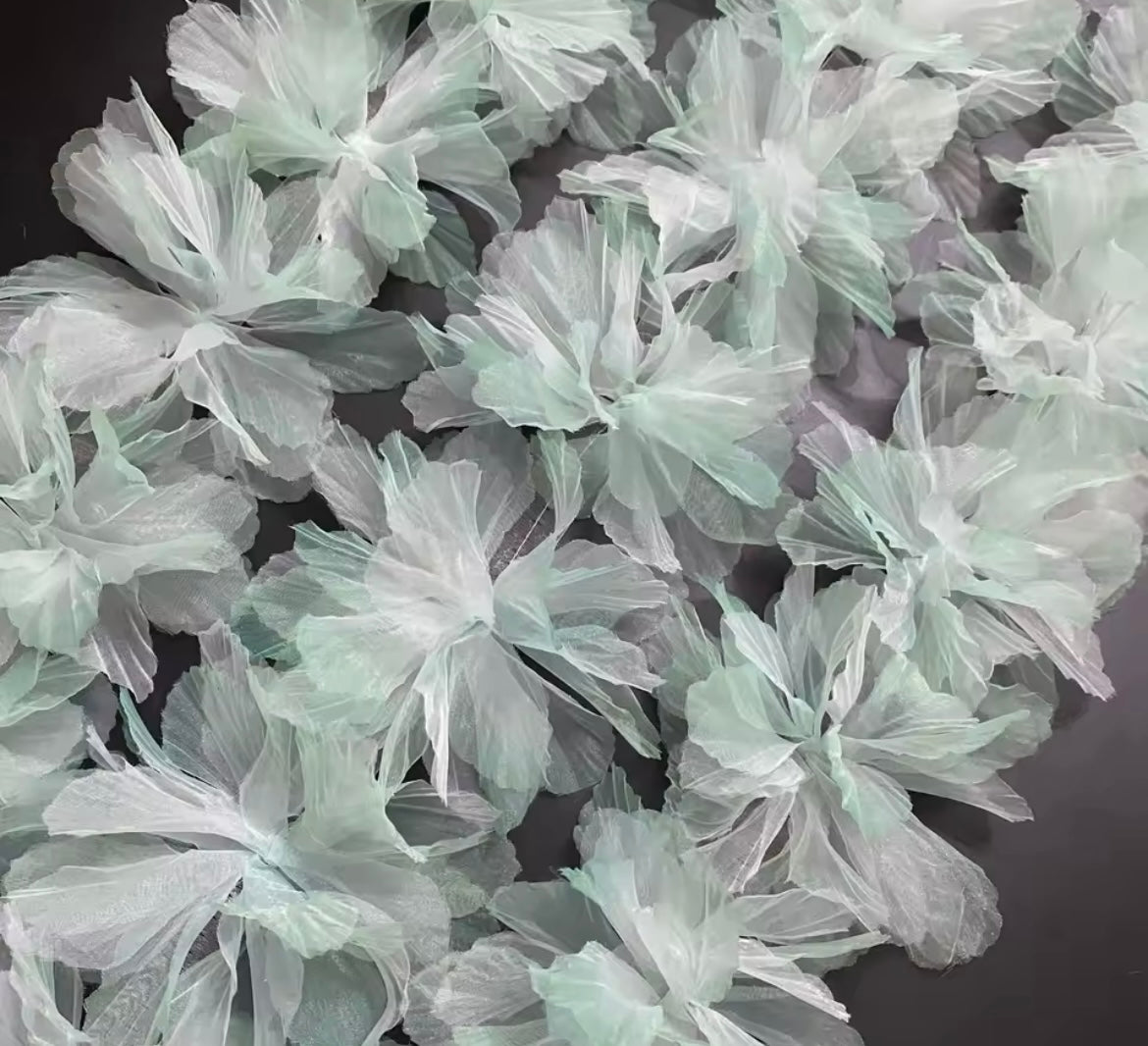 Flor Lilis en organza Verde (metro)