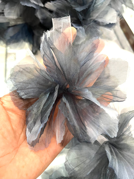 Flor Lilis en organza Negro (metro)