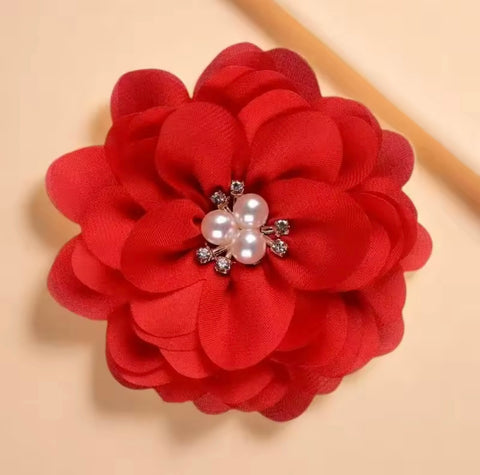 Flor Camelia Roja con Centro de Perlas ( pieza)