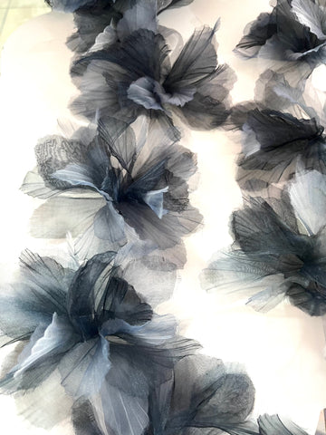 Flor Lilis en organza Negro (metro)