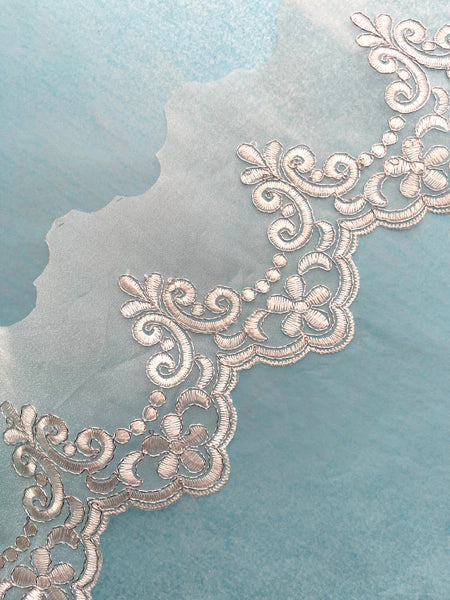 Orilla organza bordada ivory c/plata