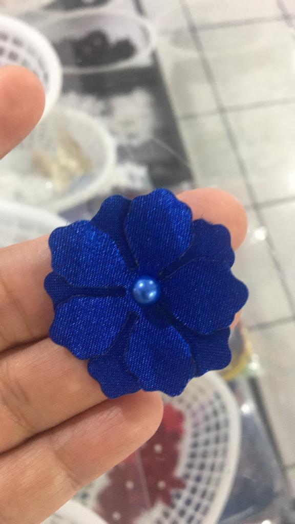 Flor 3D de Tela Satinada Azul Rey 50 piezas