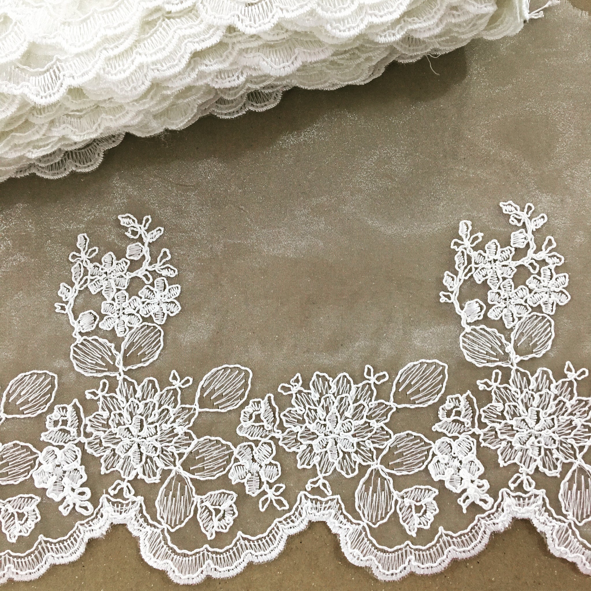 Orilla organza bordada ivory